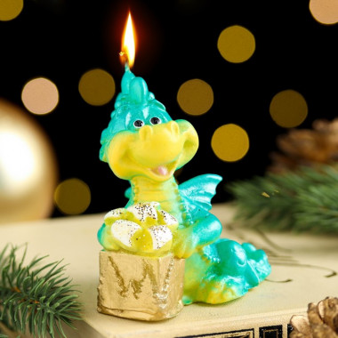 Свеча фигурная &quot;Дракон с подарком&quot;, 7,5х5х8 см МИКС — Posudio