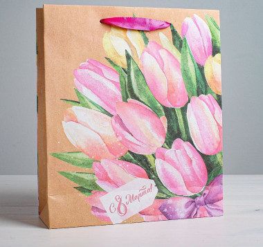 Пакет крафтовый вертикальный «С 8 марта!»,  MS  18 × 23 × 8 см &mdash; Posudio