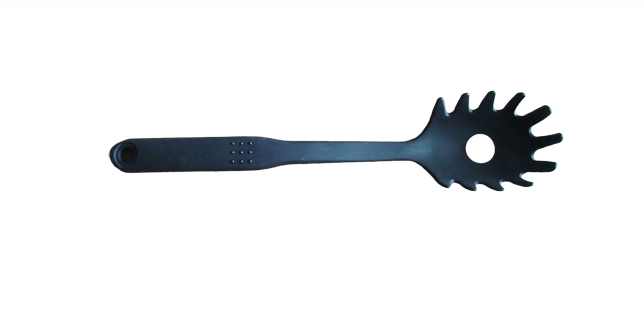 Ложка для спагетти из черного нейлона Bon Appetit 28*5.5 фото 1 &mdash; Posudio