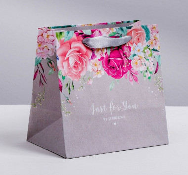 Пакет крафтовый квадратный «С нежной любовью», 14 × 14 × 9 см &mdash; Posudio